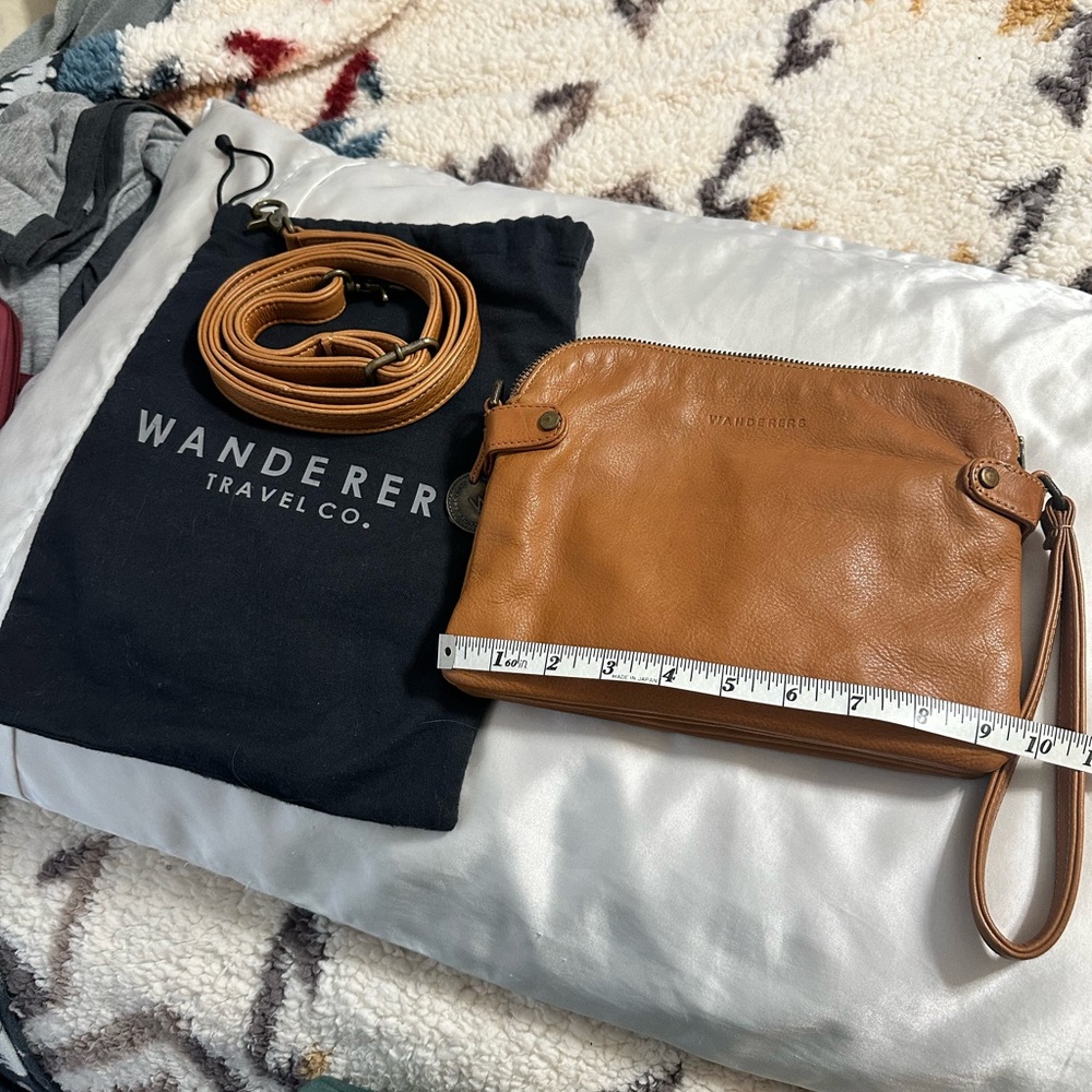 Wanderers Venetian Passport, tan crossbody/wristlet